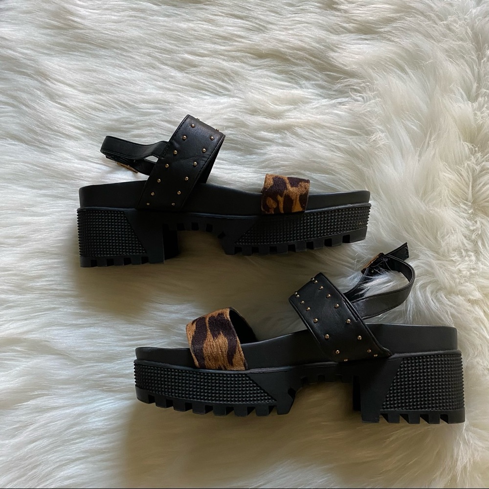 NWOT Cape Robbin platform sandals
